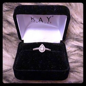 Fabulous cute size pear shape diamond ring